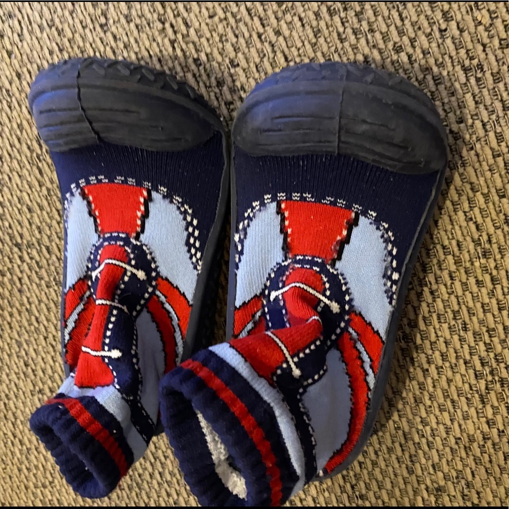 Sock shoes